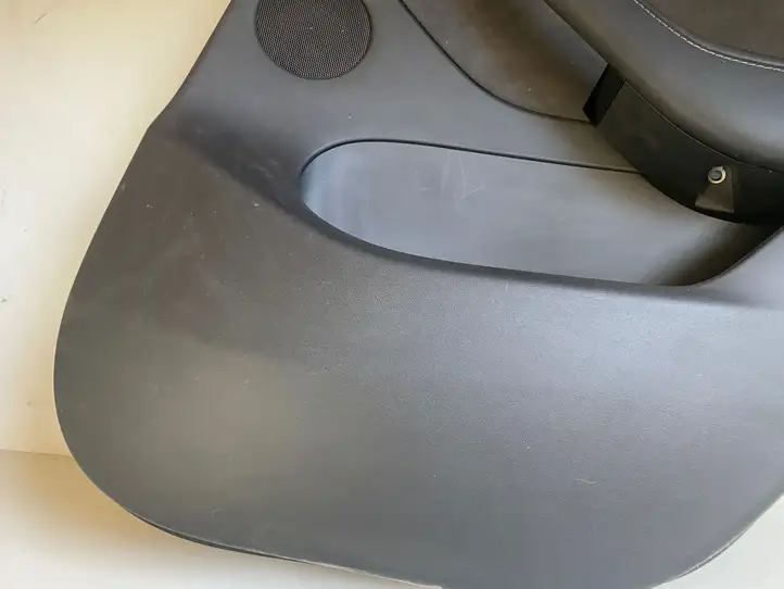 Tesla Model Y (2019 - 2024) 149729791B Обшивка задней двери — фото 3