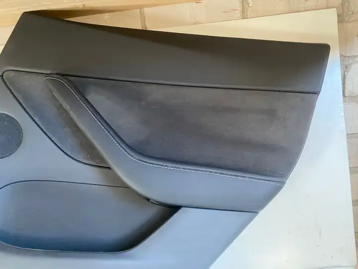 Tesla Model Y (2019 - 2024) 149729791B Обшивка задней двери — фото 6