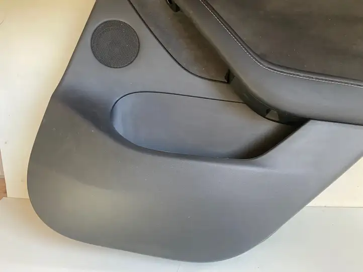 Tesla Model Y (2019 - 2024) 149729791B Обшивка задней двери — фото 8