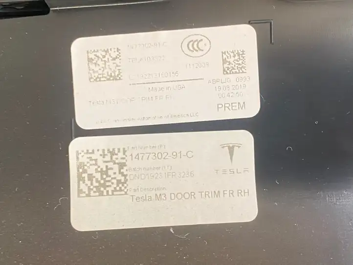 Tesla Model 3 (2017 - 2023) 147730291C Обшивка передней двери — фото 3
