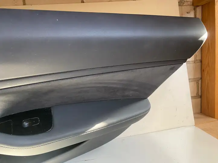Tesla Model 3 (2017 - 2023) 147730291C Обшивка передней двери — фото 4
