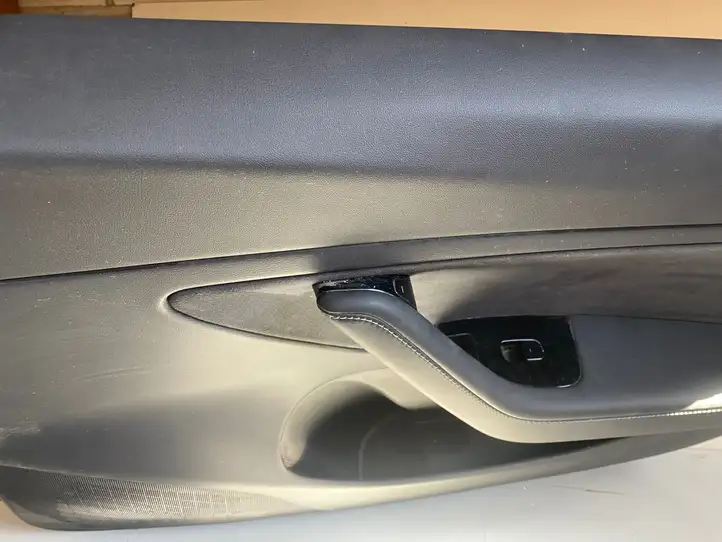 Tesla Model 3 (2017 - 2023) 147730291C Обшивка передней двери — фото 5