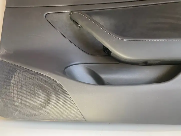 Tesla Model 3 (2017 - 2023) 147730291C Обшивка передней двери — фото 6