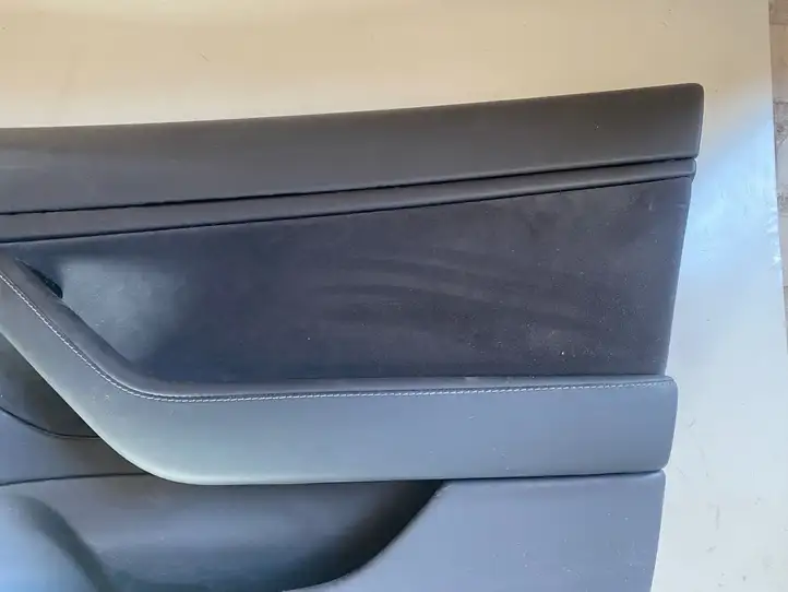 Tesla Model 3 (2017 - 2023) 147730291C Обшивка передней двери — фото 9