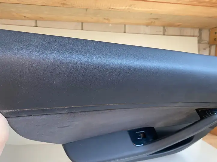 Tesla Model 3 (2017 - 2023) 109041301L Обшивка задней двери — фото 3