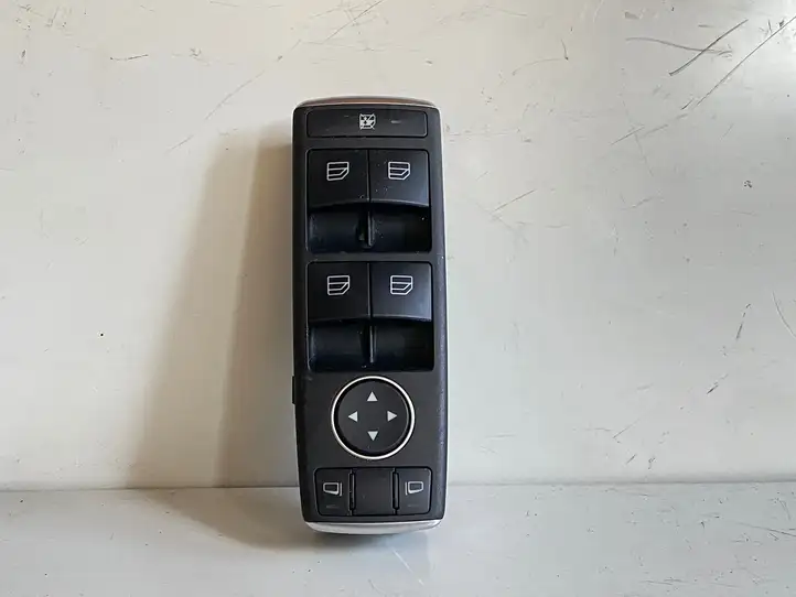 Mercedes-Benz C W205 (2014 - 2021) A1669054300 Блок кнопок стеклоподъемников — фото 1