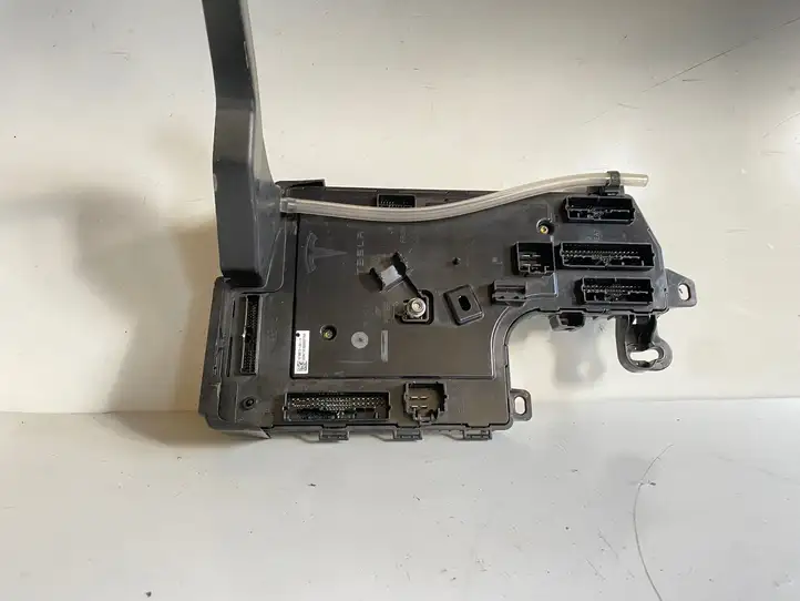 Tesla Model 3 (2017 - 2023) 107867300H Модуль комфорта — фото 1