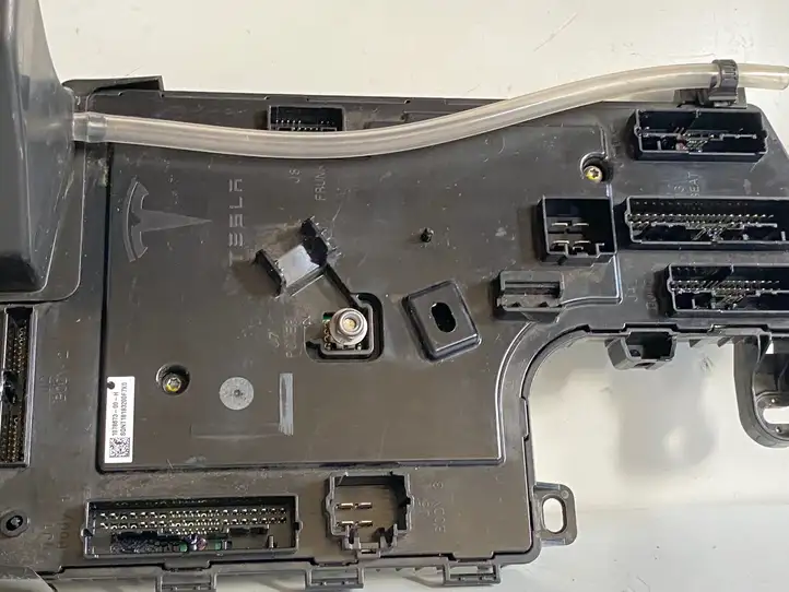 Tesla Model 3 (2017 - 2023) 107867300H Модуль комфорта — фото 3