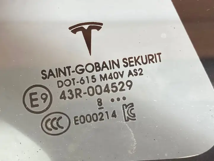Tesla Model 3 (2017 - 2023) 108070600G Заднее боковое стекло — фото 4