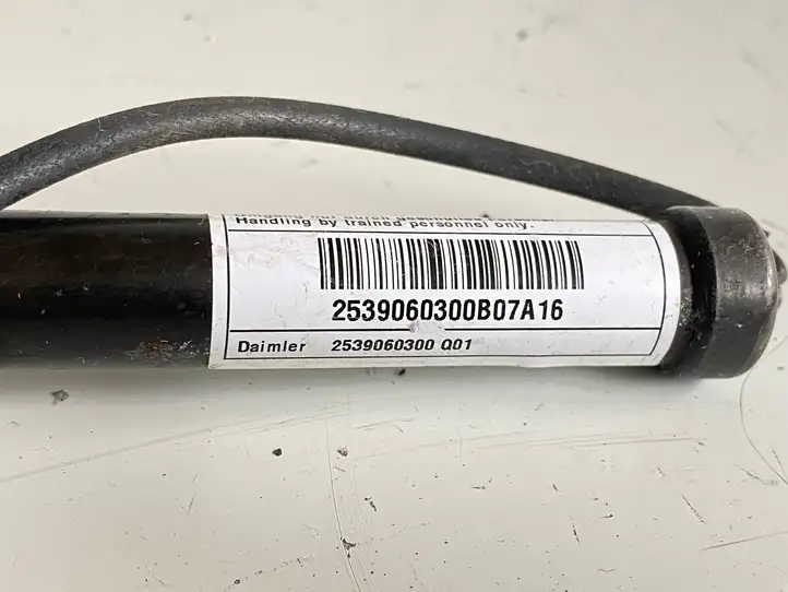 Mercedes-Benz C W205 (2014 - 2021) 2539060300 Подушка безопасности пешехода — фото 3