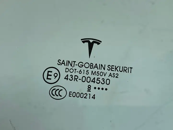 Tesla Model 3 (2017 - 2023) 43R004530 Стекло передней двери — фото 2