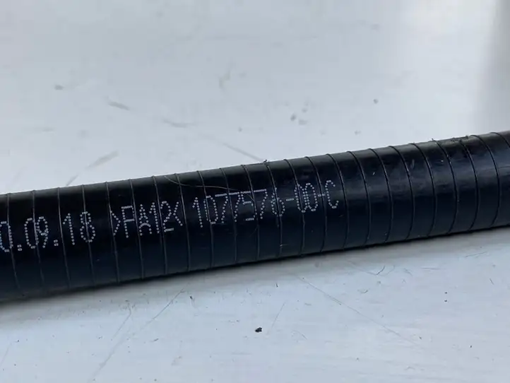 Tesla Model Y (2019 - 2024) 107757600C Шланги системы охлаждения — фото 4