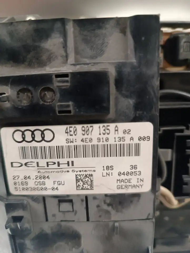 Audi A8 S8 D3 4E (2005 - 2007) 4E0907135A Передняя подсветка — фото 4