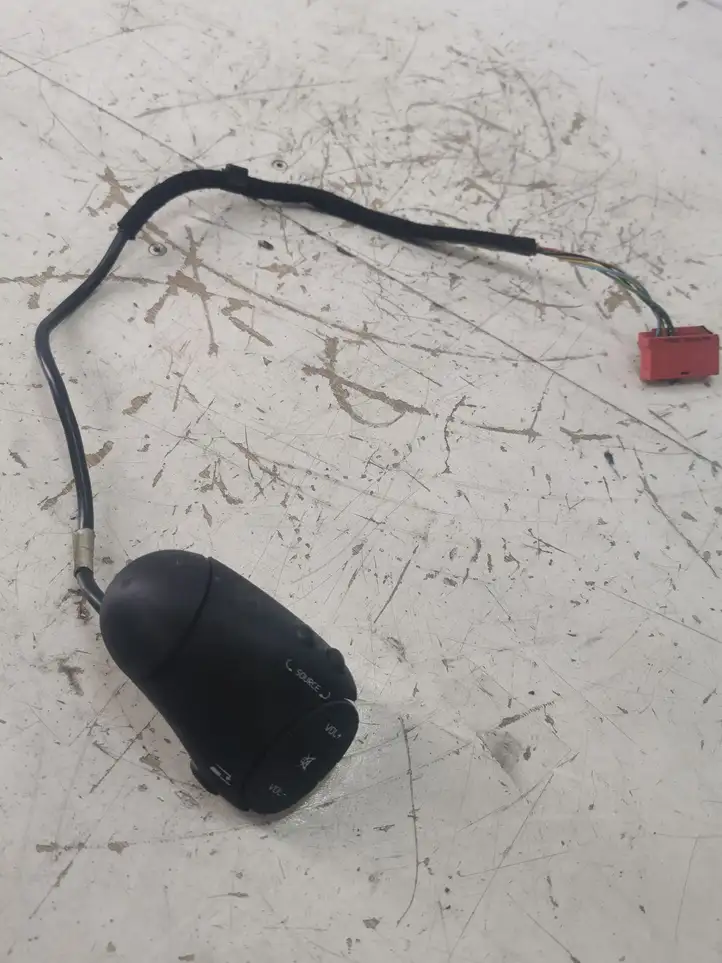 Renault Scenic I (1996 - 2003) 344387 Кнопки на рулевом колесе — фото 1