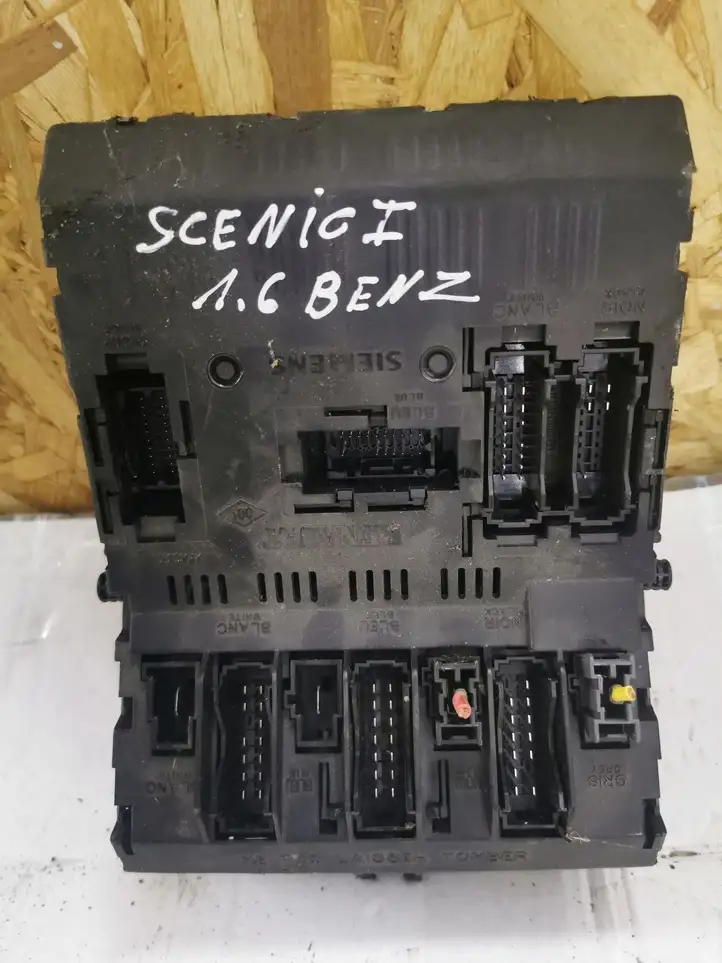 Renault Scenic I (1996 - 2003) 7703297184H Блок предохранителей — фото 3