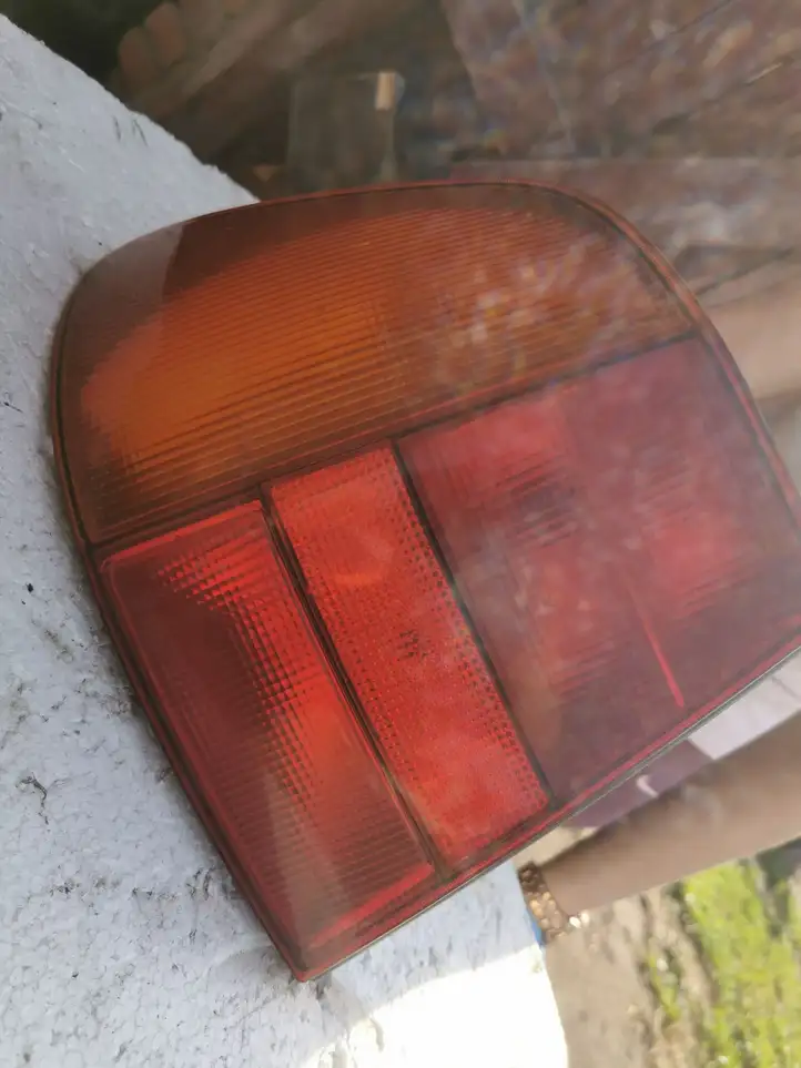 Volkswagen Polo III 6N 6N2 6NF (1994 - 2001) 67733590 Задний фонарь в кузове — фото 1