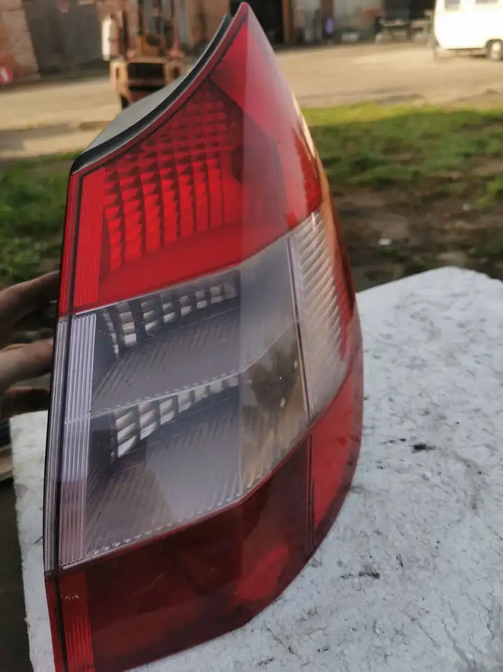 Renault Scenic II - Grand scenic II (2003 - 2006) 15911600 Задний фонарь в кузове — фото 1