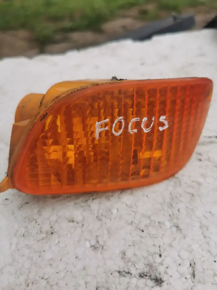 Ford Focus (1998 - 2004) Указатель поворота передний — фото 1