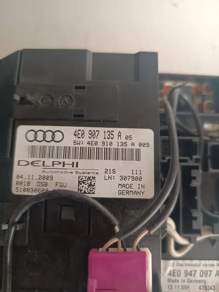 Audi A8 S8 D3 4E (2007 - 2010) 4E0907135A Передняя подсветка — фото 4