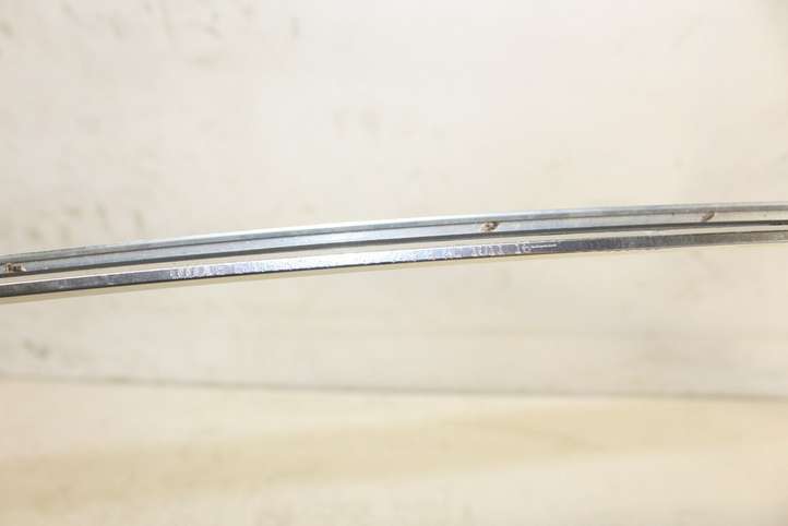 Audi A4 (2007 - 2011)  8K5853704E Звукоизоляция крыши