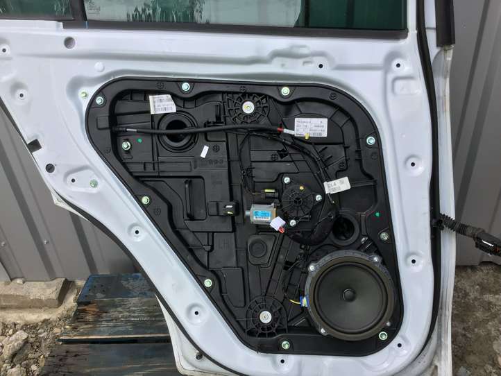 Kia Sportage (2016 - 2018)   Задняя дверь