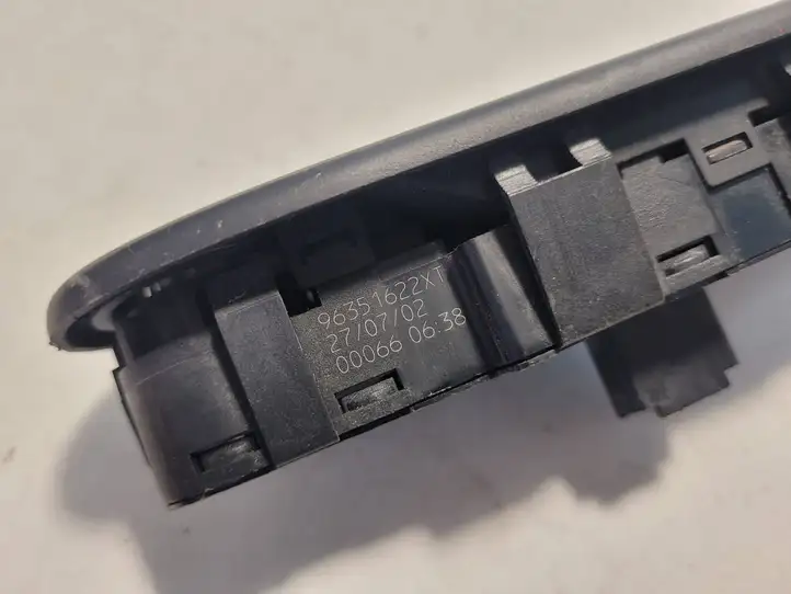 Peugeot 307 CC (2001 - 2005) 96351622XT Блок кнопок стеклоподъемников — фото 3