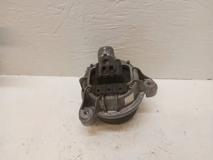 BMW 5 F10 F11 (2009 - 2016) 13981112 Опора двигателя — фото 2