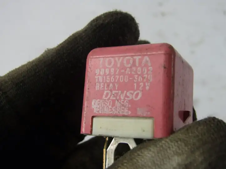 Toyota Camry (2006 - 2011) Реле насоса горючего — фото 2