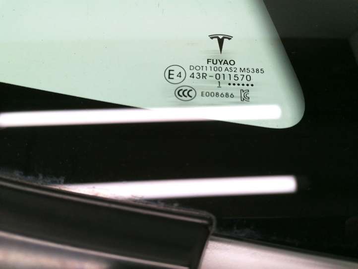 Tesla Model 3 (2017 - 2023)  1514979-00-B Заднее боковое стекло кузова