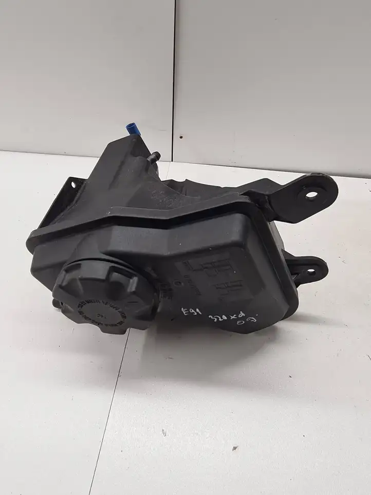 BMW 1 E82 E88 (2007 - 2014) 7810592 Расширительный бачок — фото 2