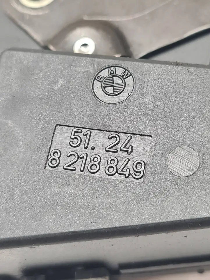 BMW 3 E90 E91 (2005 - 2012) 8218849 Замок крышки багажника — фото 3