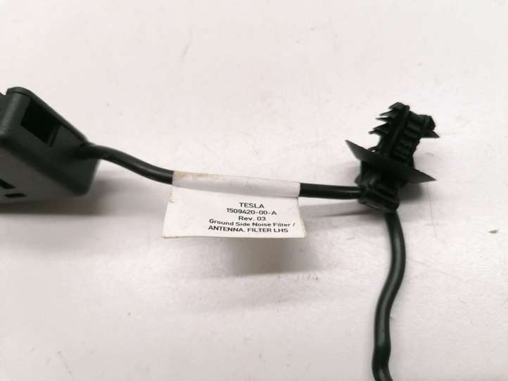 Tesla Model Y (2019 - 2024)  1509420-00-A Антенна (антенна GPS)