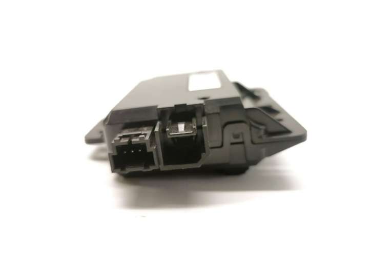 Tesla Model 3 (2017 - 2023)  1093295-00-A Разъем USB