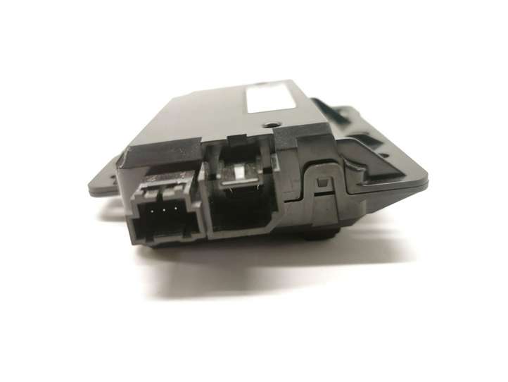 Tesla Model 3 (2017 - 2023)  1093295-00-A Разъем USB