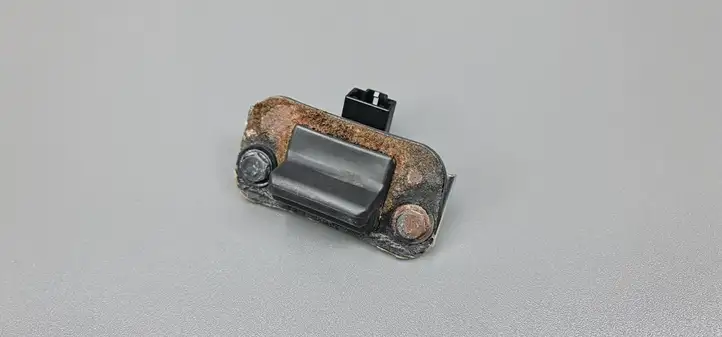 Honda Accord (2008 - 2016) M10444 Кнопка закрытия крышки багажника — фото 1