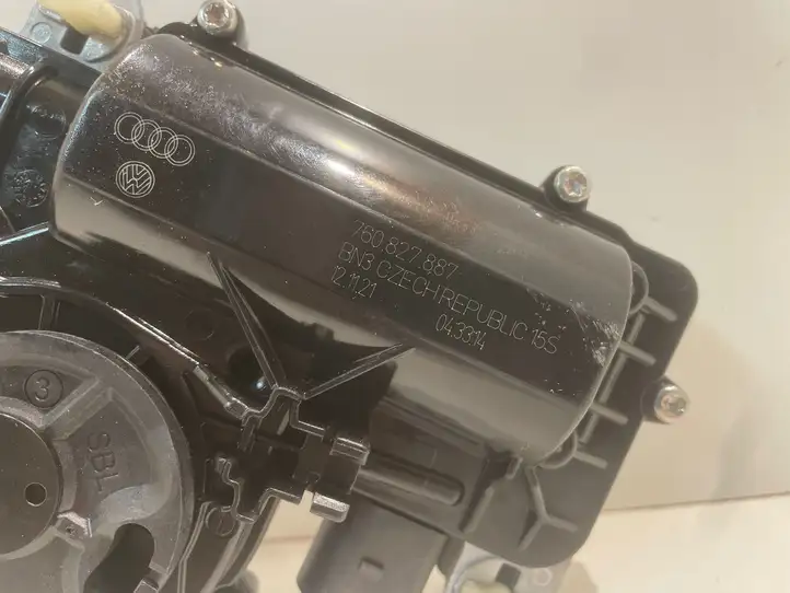 Audi Q7 4M (2015 - ) 760827887 Доводчик крышки багажника — фото 4