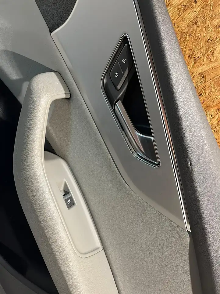 Audi Q8 (2018 - ) 4M8971036B Прочая отделка передней двери — фото 2