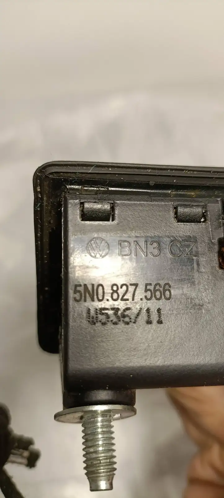 Volkswagen PASSAT B6 (2005 - 2010) 5N0827566 Ручка крышки багажника — фото 1