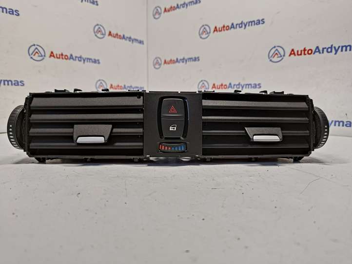 BMW 3 F30 F35 F31 (2012 - 2018)  9218552 Центральный дефлектор
