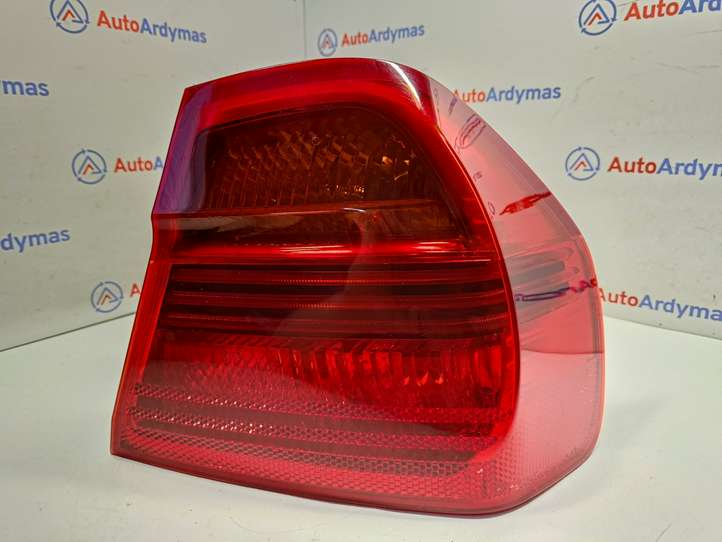 BMW 3 E90 E91 (2005 - 2012)  6937458 Задний фонарь в кузове