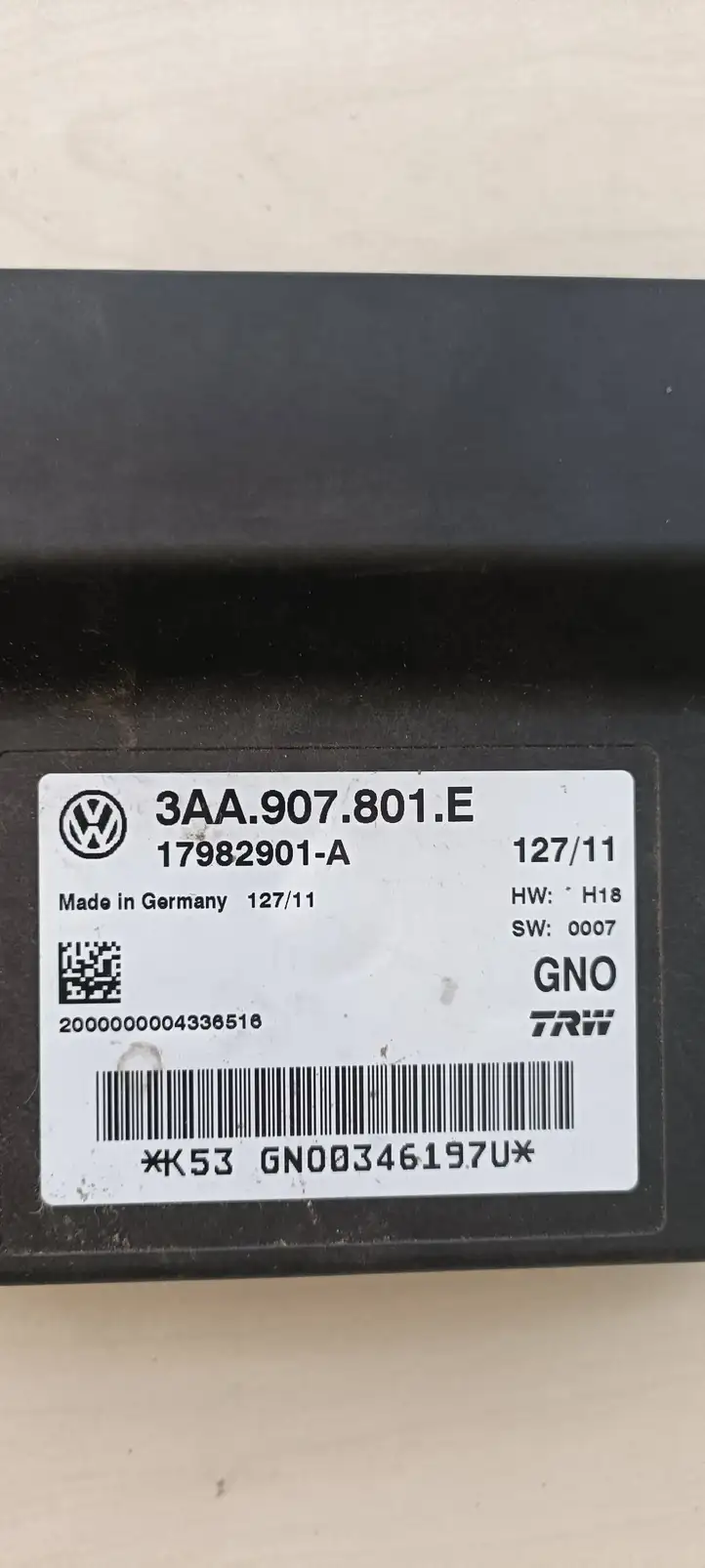 Volkswagen PASSAT B7 (2011 - 2014) 3AA907801E Блок управления стояночным тормозом — фото 4