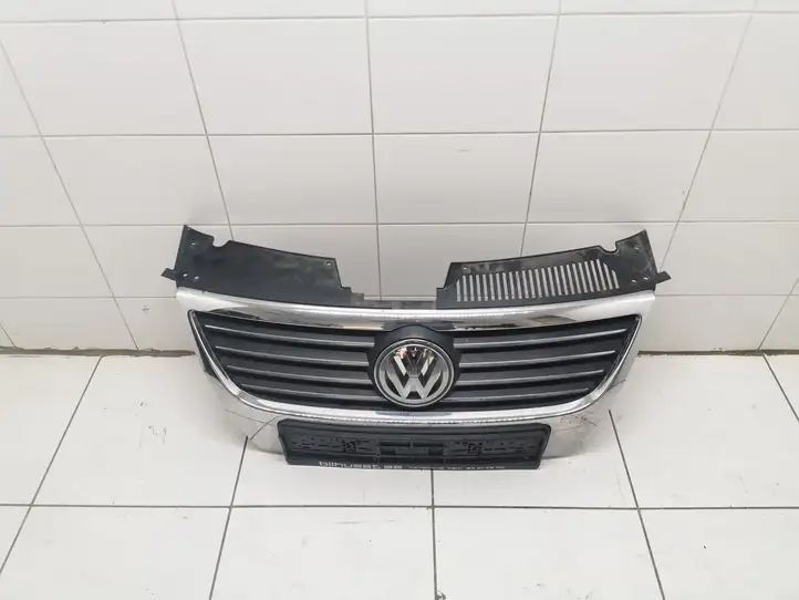 Volkswagen PASSAT B6 (2005 - 2010) 3C085365D Верхняя решетка радиатора — фото 1