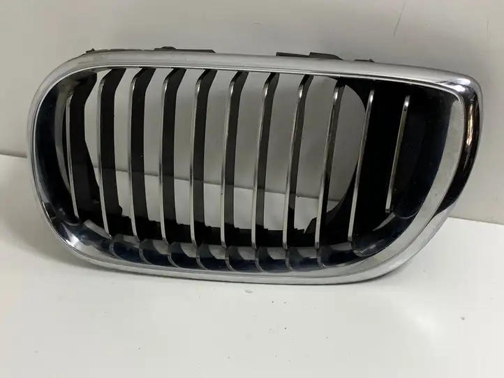 BMW 3 E46 (1998 - 2005) 70721299 Верхняя решетка радиатора — фото 1