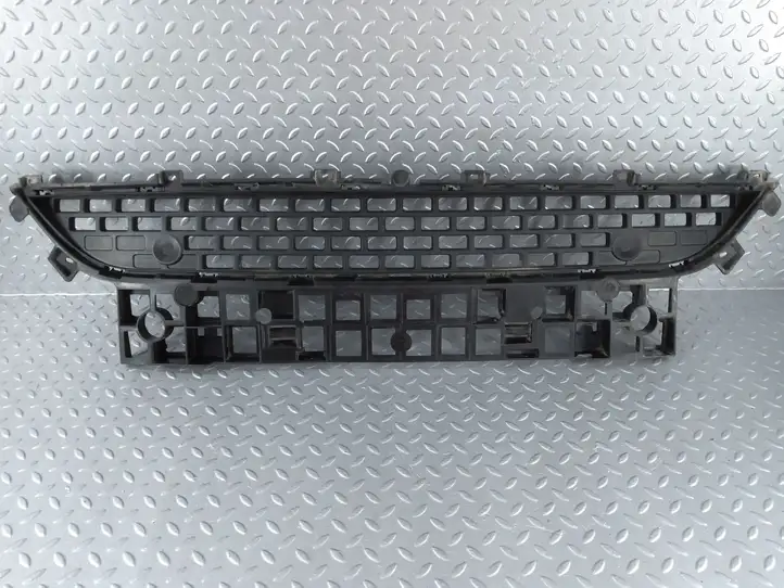 Renault Master III (2010 - )  622546766R Нижняя решётка (из трех частей)