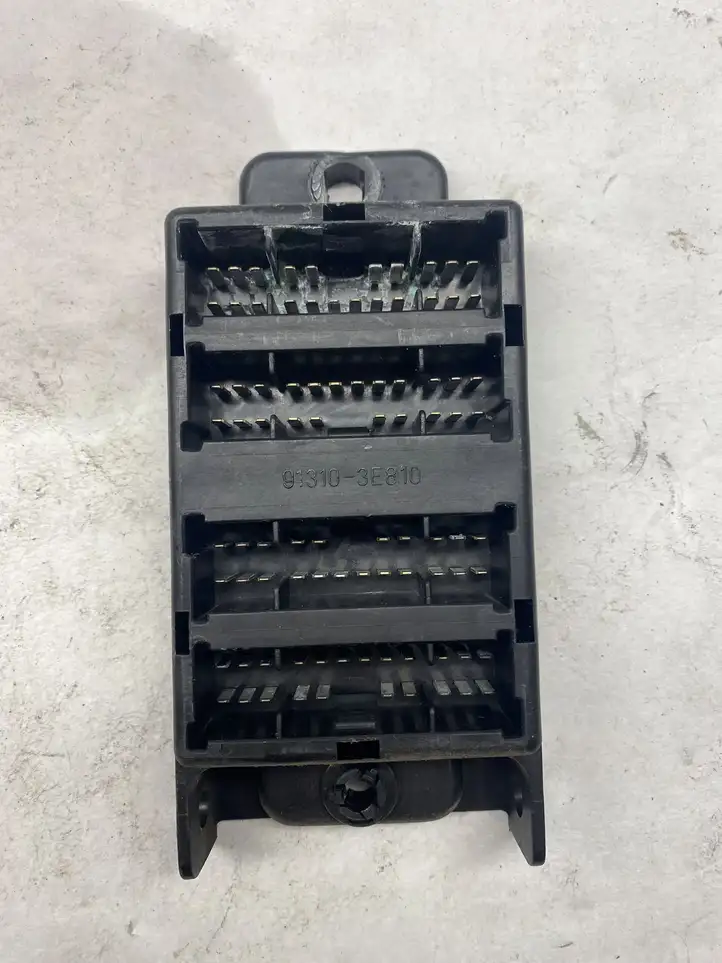 Kia Sorento (2002 - 2006) 913103E810 Блок предохранителей (комплект) — фото 1