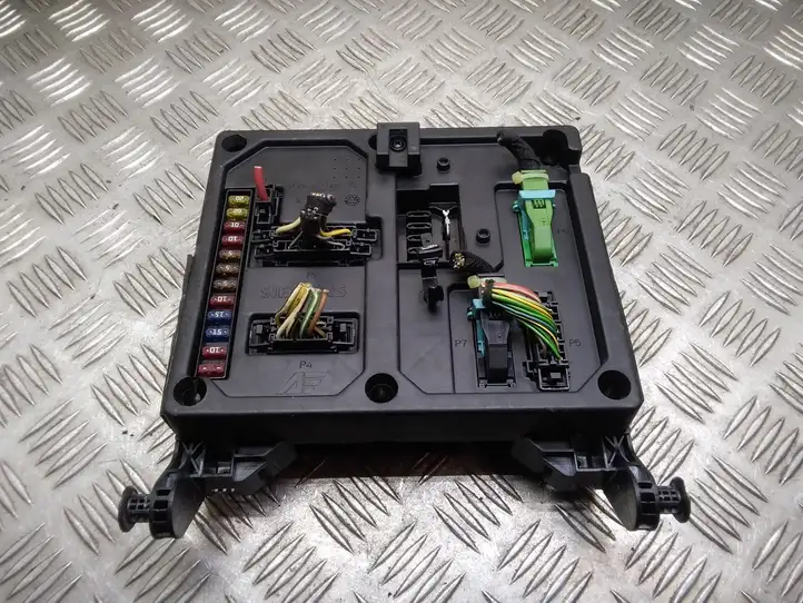 Ford Galaxy (2000 - 2006)  7M3962258L Блок предохранителей