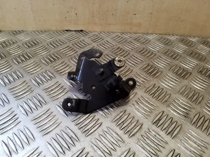 Jaguar XJ X351 (2009 - 2019) 6R8Q6C693AC Прочие детали моторного отсека — фото 2