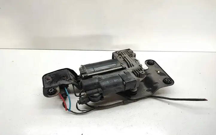 BMW X5 E70 (2006 - 2013) 6775479 Компрессор пневмоподвески — фото 1