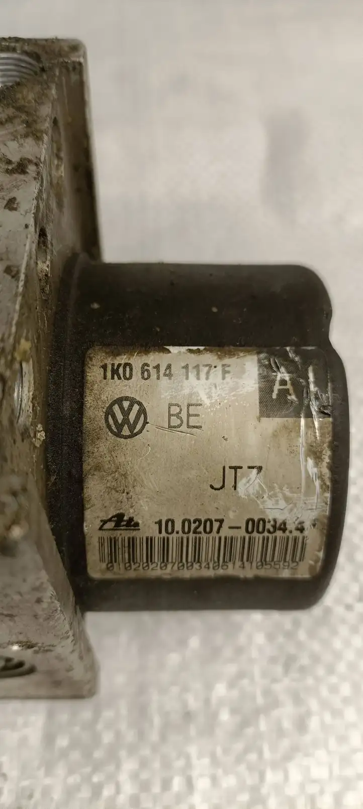 Volkswagen Polo V 6R (2009 - 2015) 1k0614119f Кронштейн блока ABS — фото 3