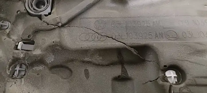 Volkswagen PASSAT CC (2008 - 2012) 03L103925AM Крышка двигателя декоративная — фото 4